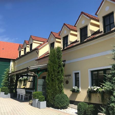 Weingut & Gastezimmer Edelmann Göttlesbrunn Εξωτερικό φωτογραφία